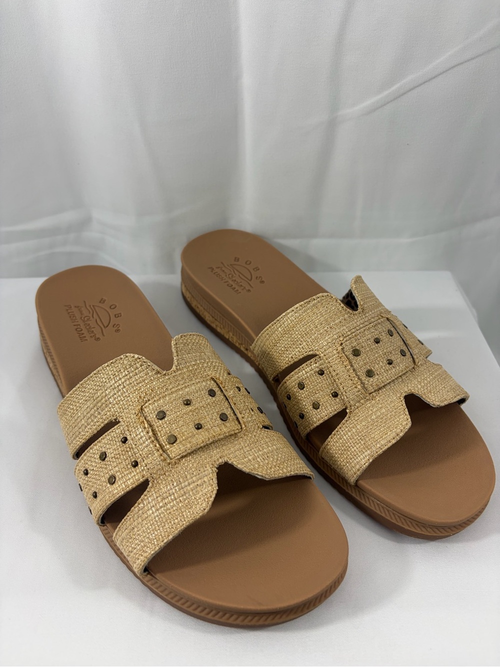 NWT BOBS From Skechers Women’s Size 9 Tan Slides